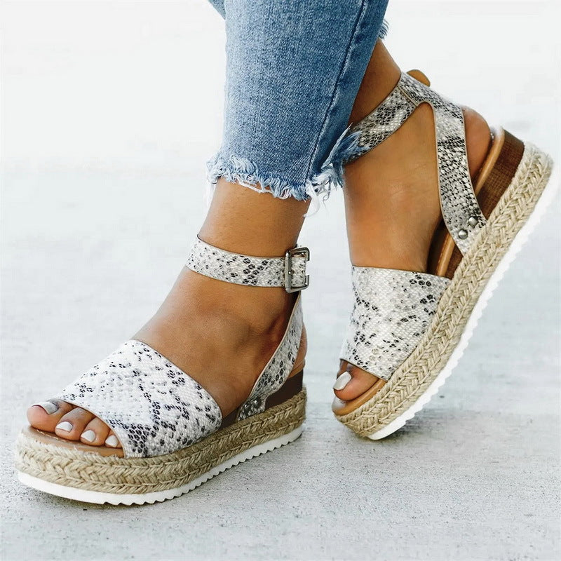Klassische Orthopädische Sandalen mit zeitlosem Stil