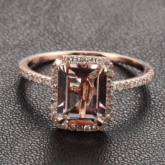 Zarte handwerkliche Ring