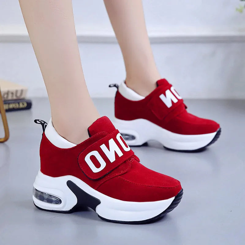 Modische und stützende orthopädische Schuhe