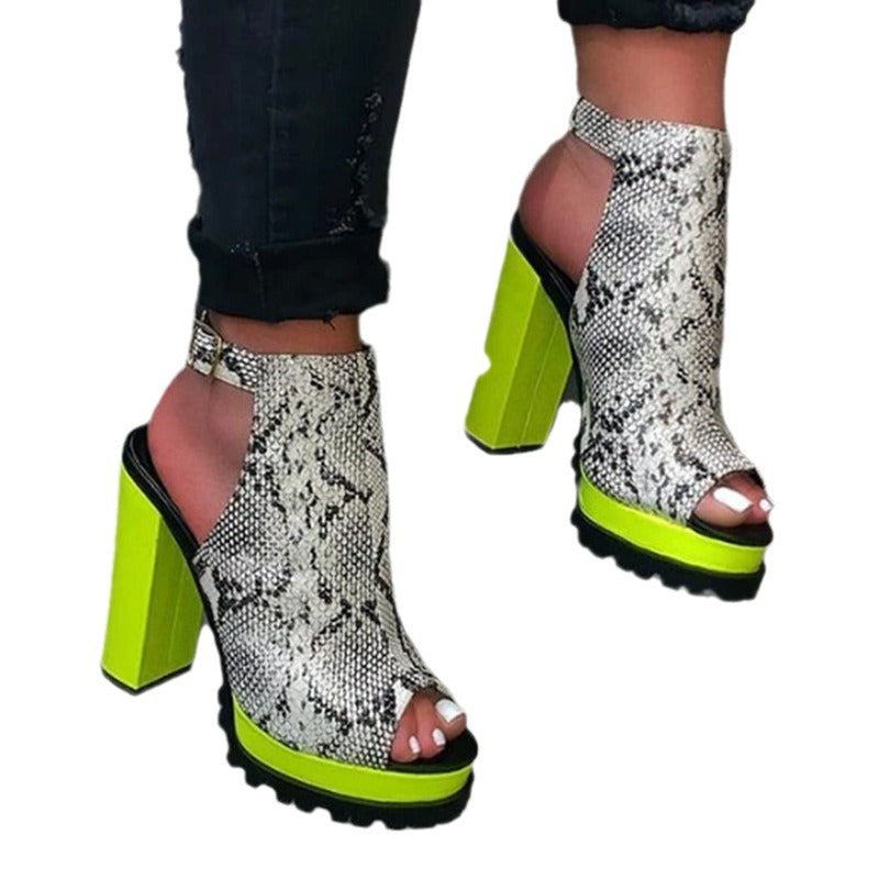 Anmutige Orthopädische Sandalen für modernen Look