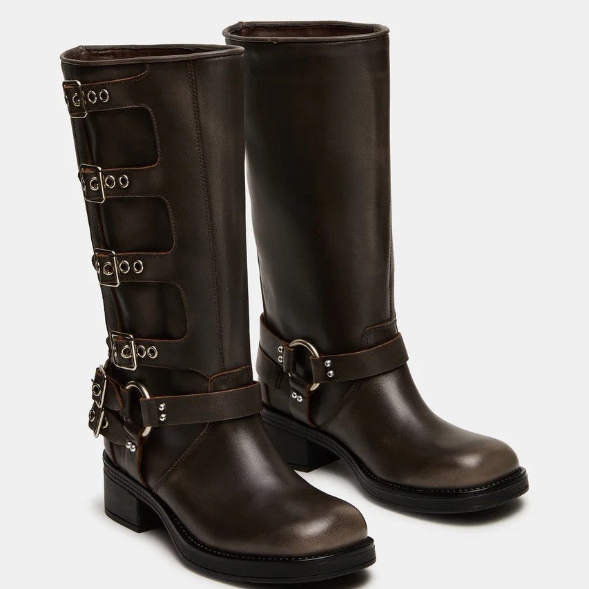 Anmutige orthopädische Stiefel für einen modernen Look