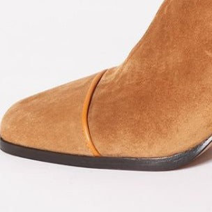 Anmutige orthopädische Stiefel für einen modernen Look