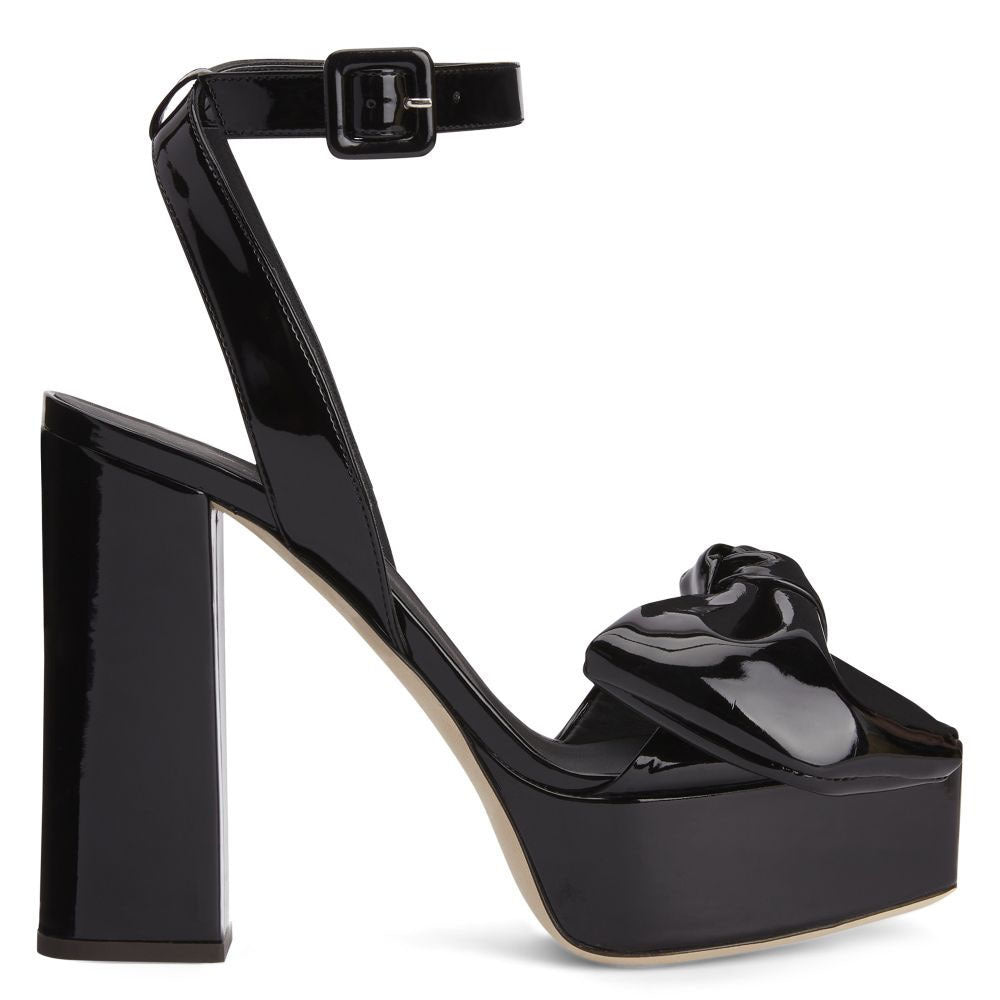 Anmutige Orthopädische Sandalen für modernen Look