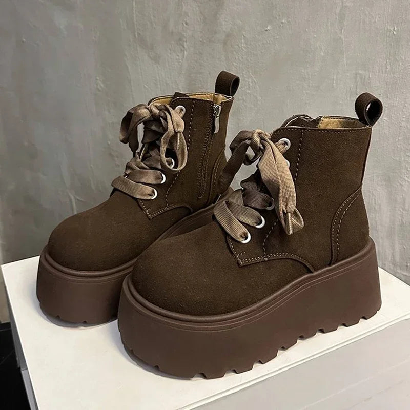 Stützende und trendige orthopädische Stiefel