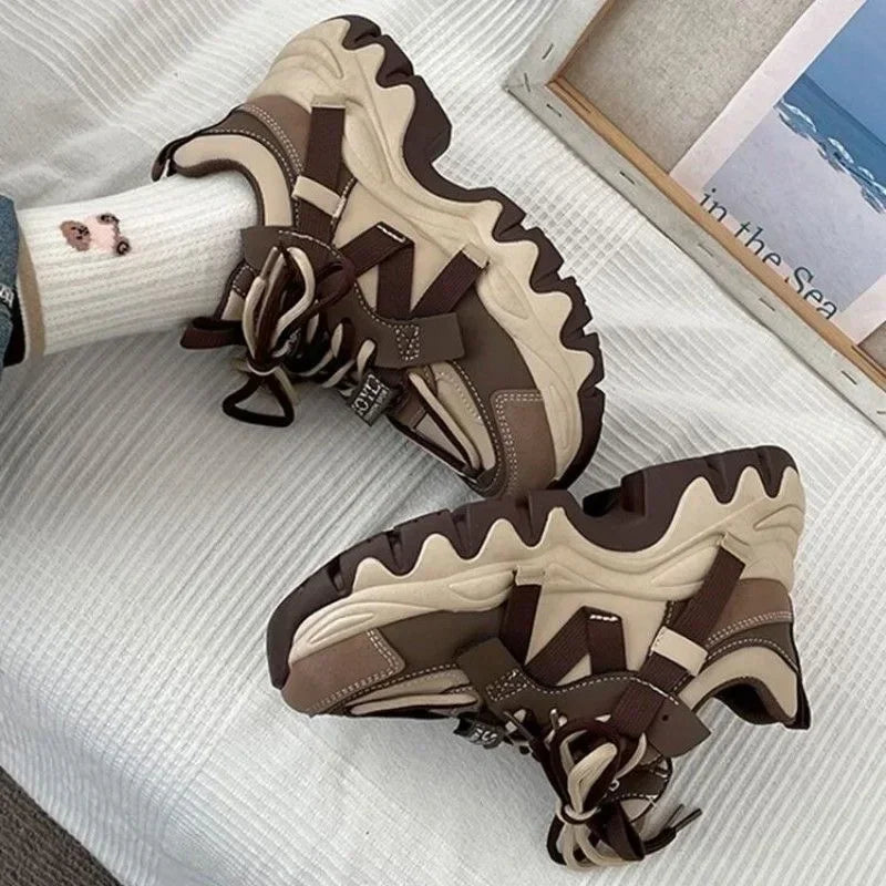 Elegante und stützende orthopädische Turnschuhe