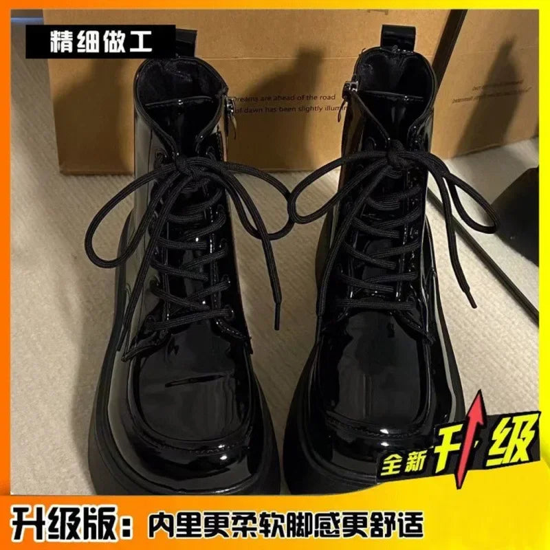 Lässige und stützende orthopädische Stiefel