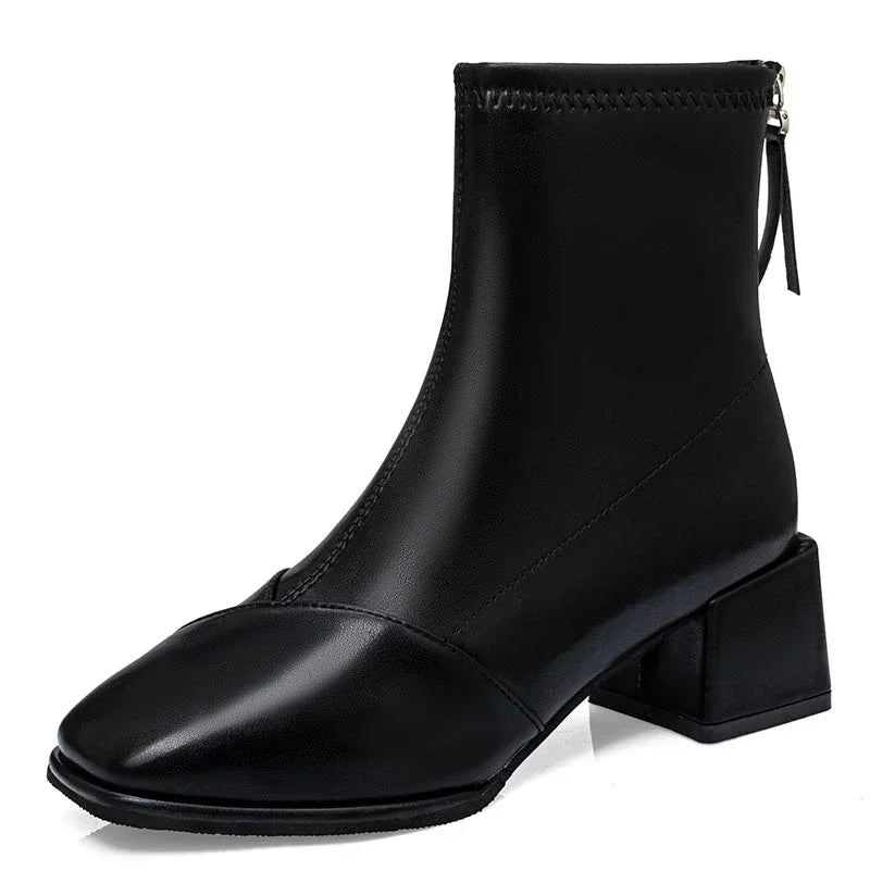 Stützende und trendige orthopädische Stiefel