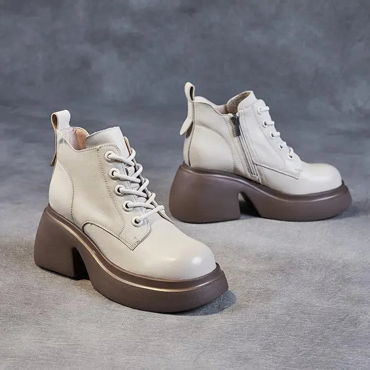 Modische und stützende orthopädische Stiefel