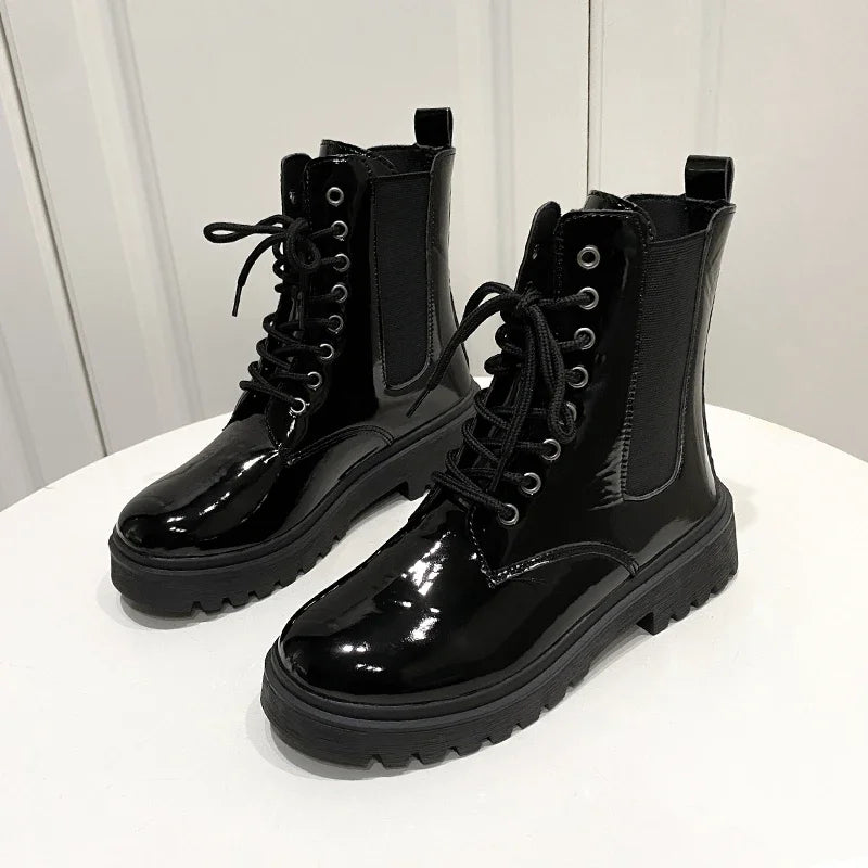 Elegante und stützende orthopädische Stiefel