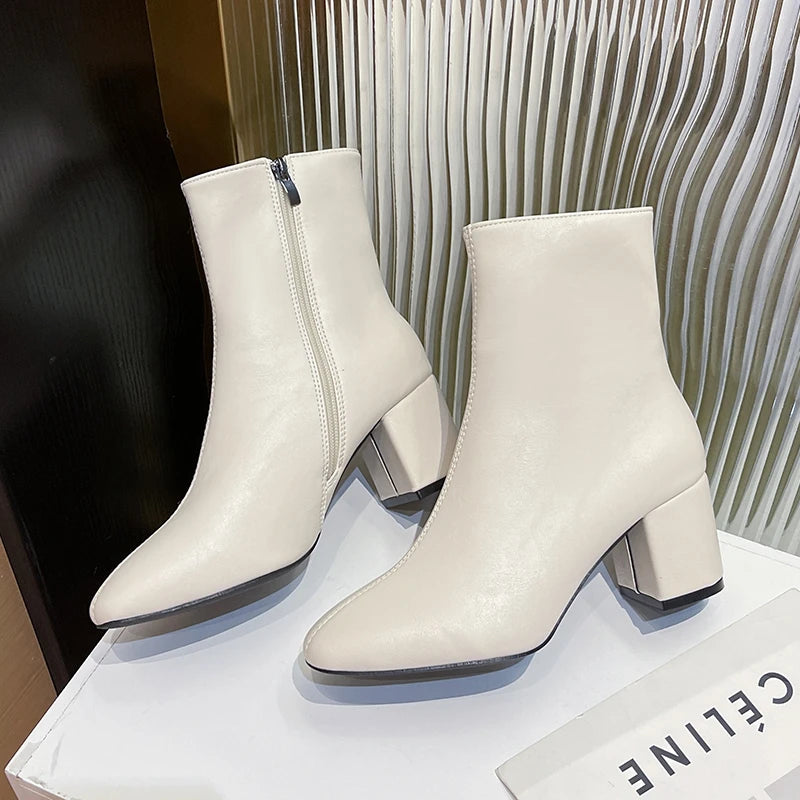 Modische und stützende orthopädische Stiefel