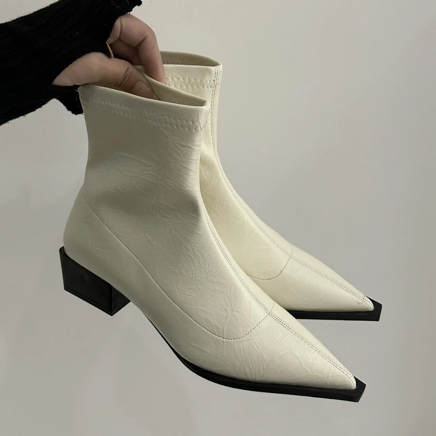 Lässige und stützende orthopädische Stiefel