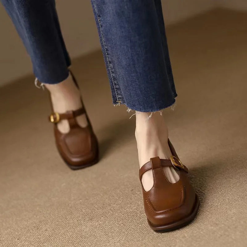 Modische und stützende orthopädische Absätze