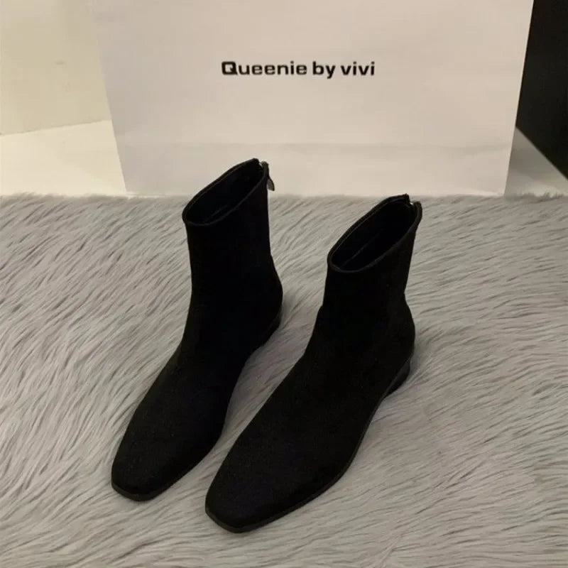 Modische und stützende orthopädische Stiefel