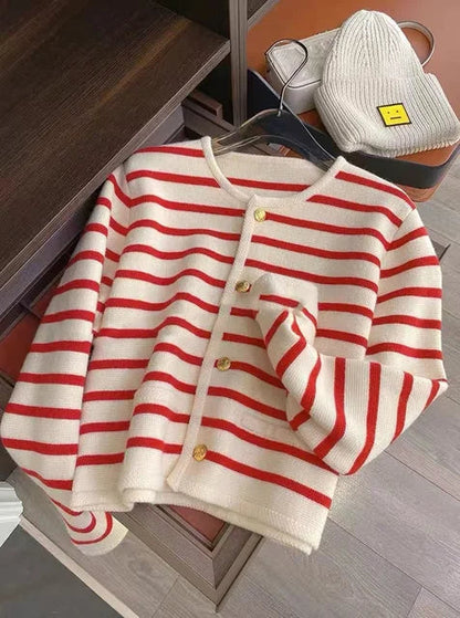 Anmutig gestaltete Pullover