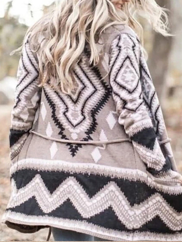 Wunderschön gefertigte Strickjacke