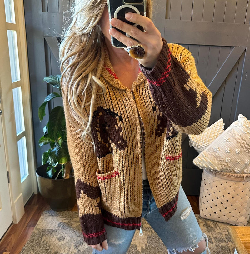 Durchdacht gestaltete Strickjacke