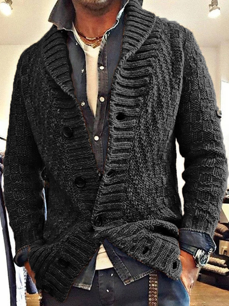 Klassisch designte Strickjacke