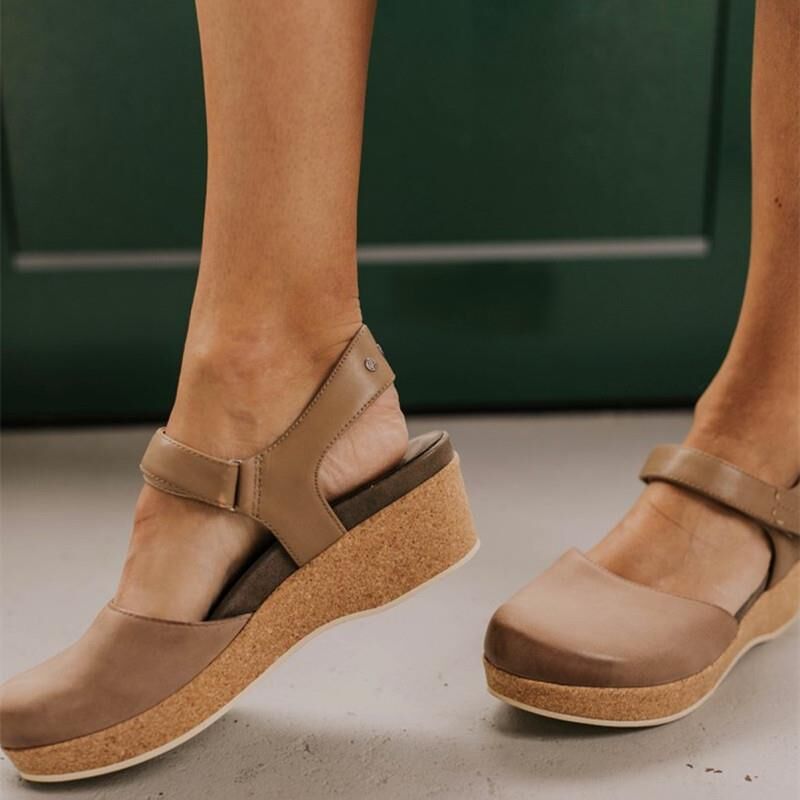 Anmutige Orthopädische Sandalen für modernen Look