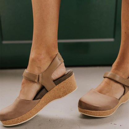 Anmutige Orthopädische Sandalen für modernen Look