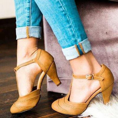 Anmutige Orthopädische Sandalen für modernen Look