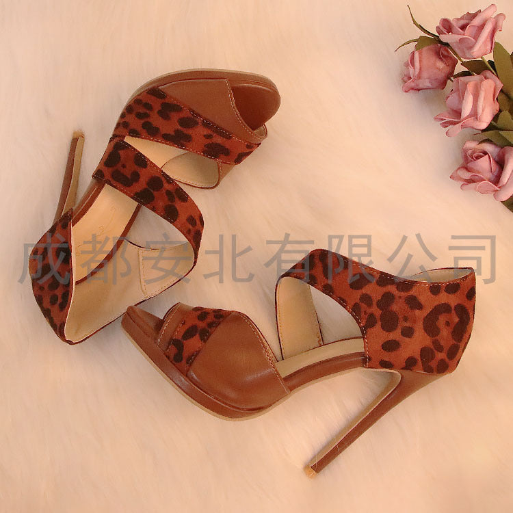 Anmutige Orthopädische Sandalen für modernen Look