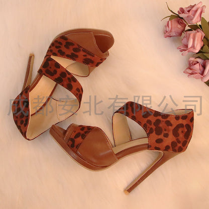 Anmutige Orthopädische Sandalen für modernen Look
