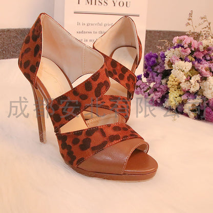 Anmutige Orthopädische Sandalen für modernen Look