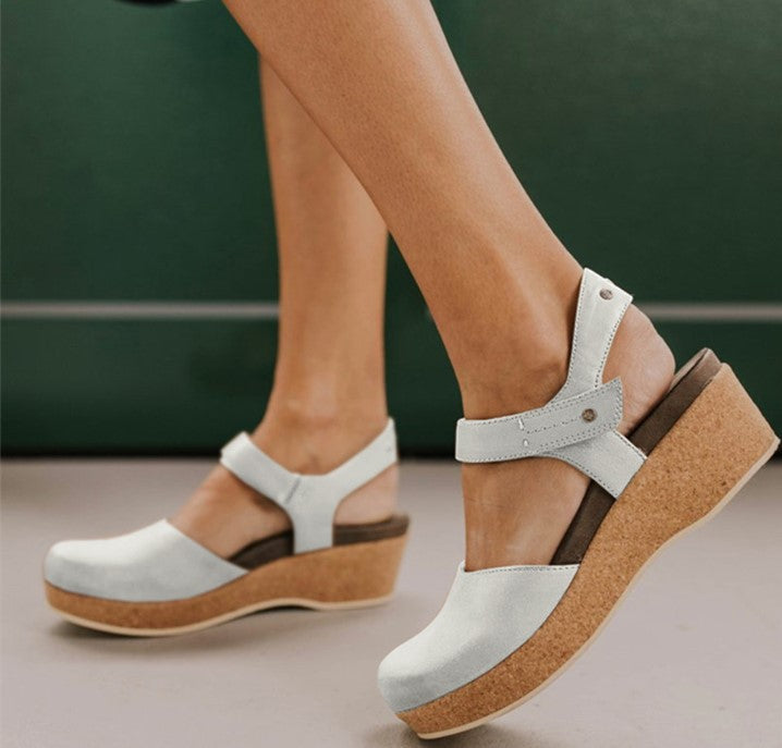 Anmutige Orthopädische Sandalen für modernen Look