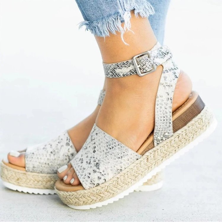Klassische Orthopädische Sandalen mit zeitlosem Stil