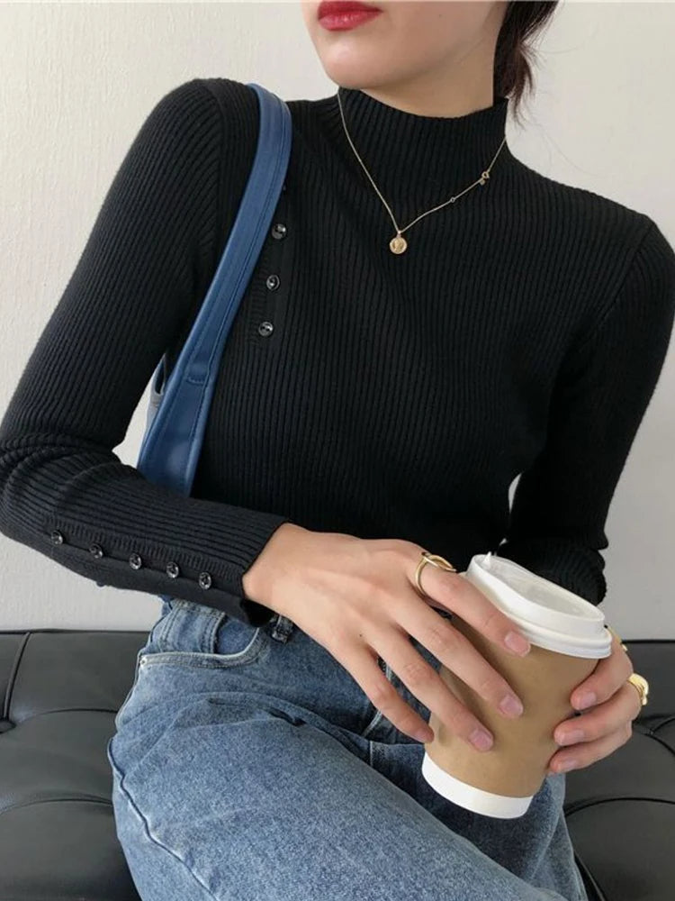 MW | MW – Eleganter Pullover mit Zierknöpfen und Stehkragen