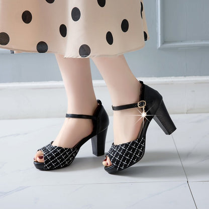 Schicke Orthopädische Sandalen mit einzigartigem Design