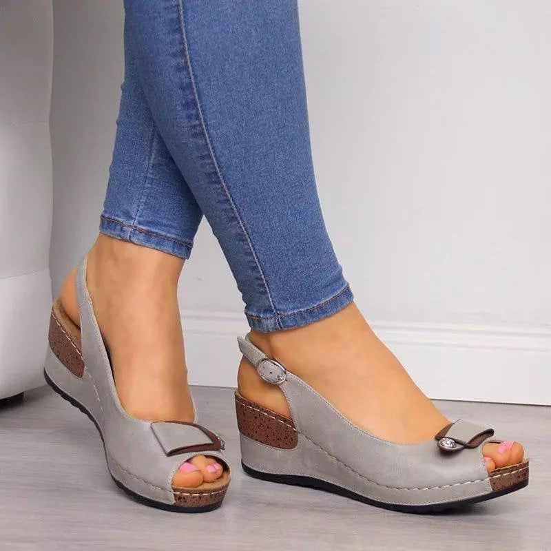 Klassische Orthopädische Sandalen mit zeitlosem Stil