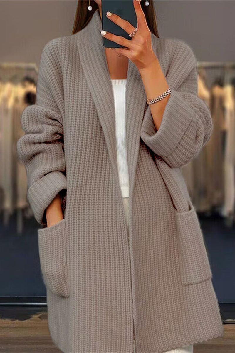 Übergroße Strickjacke mit aufgesetzten Taschen