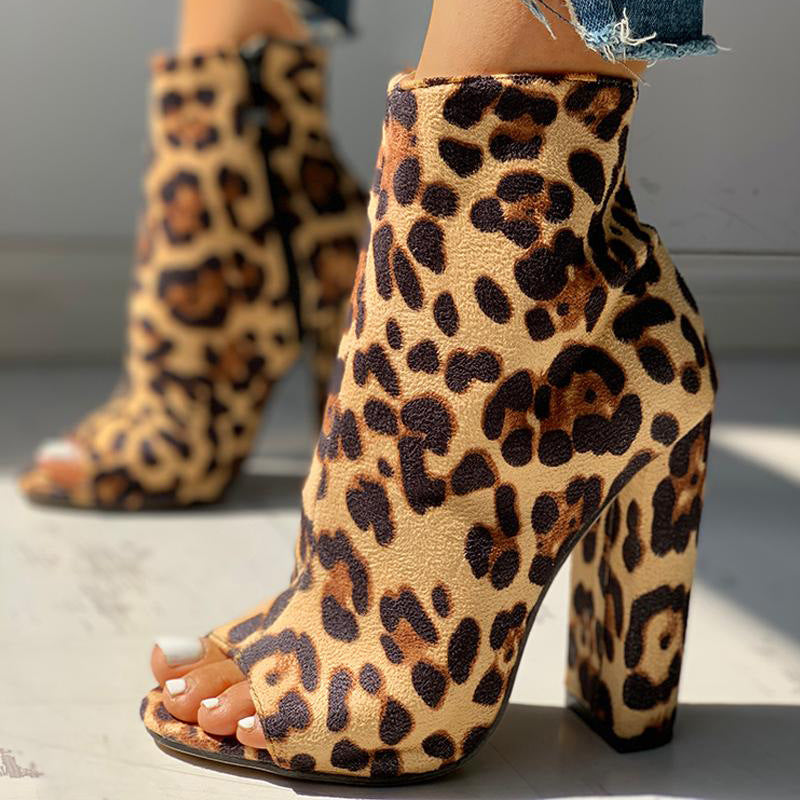 Klassische Orthopädische Stiefel mit zeitlosem Stil