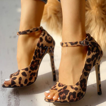 Anmutige Orthopädische Sandalen für modernen Look