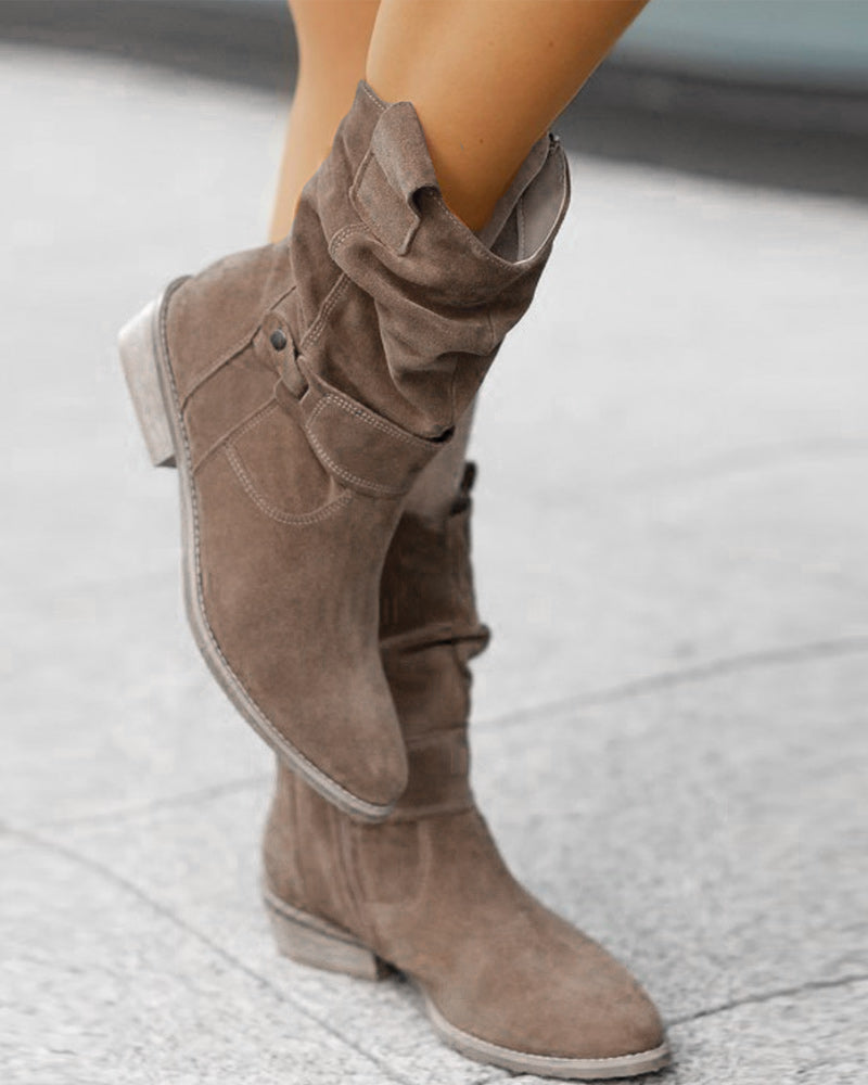 Wadenhohe Stiefel mit Riemendetail