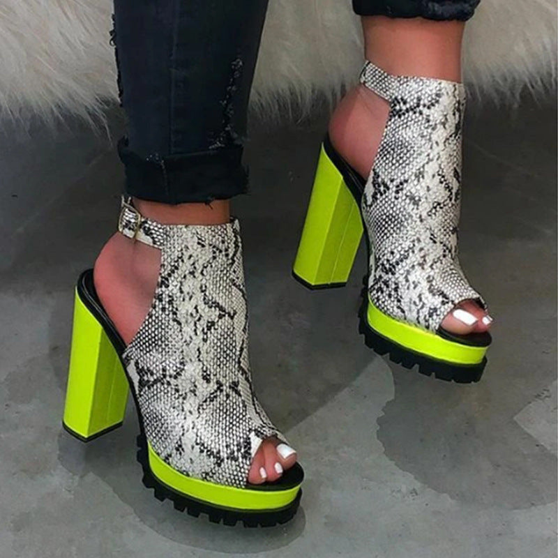 Anmutige Orthopädische Sandalen für modernen Look