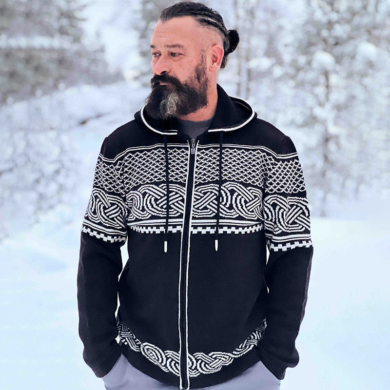 Klassisch gestaltete Strickjacke