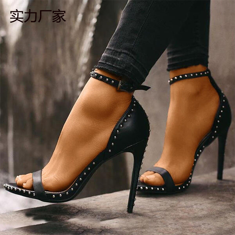 Anmutige Orthopädische Sandalen für modernen Look