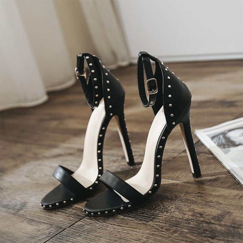 Anmutige Orthopädische Sandalen für modernen Look