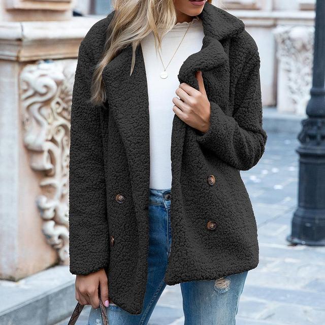 Klassisch gestaltete Jacke