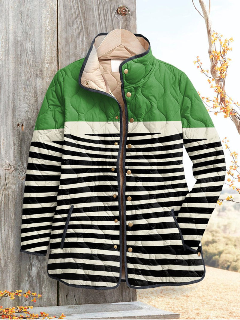 Klassisch gestaltete Strickjacke