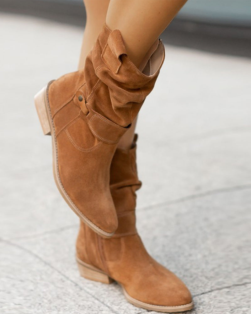 Wadenhohe Stiefel mit Riemendetail