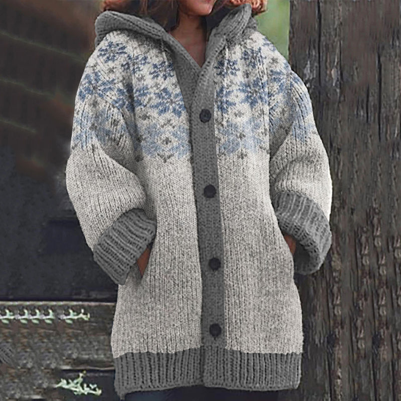 Klassisch gestaltete Strickjacke