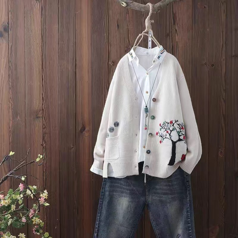 Wunderschön gefertigte Strickjacke