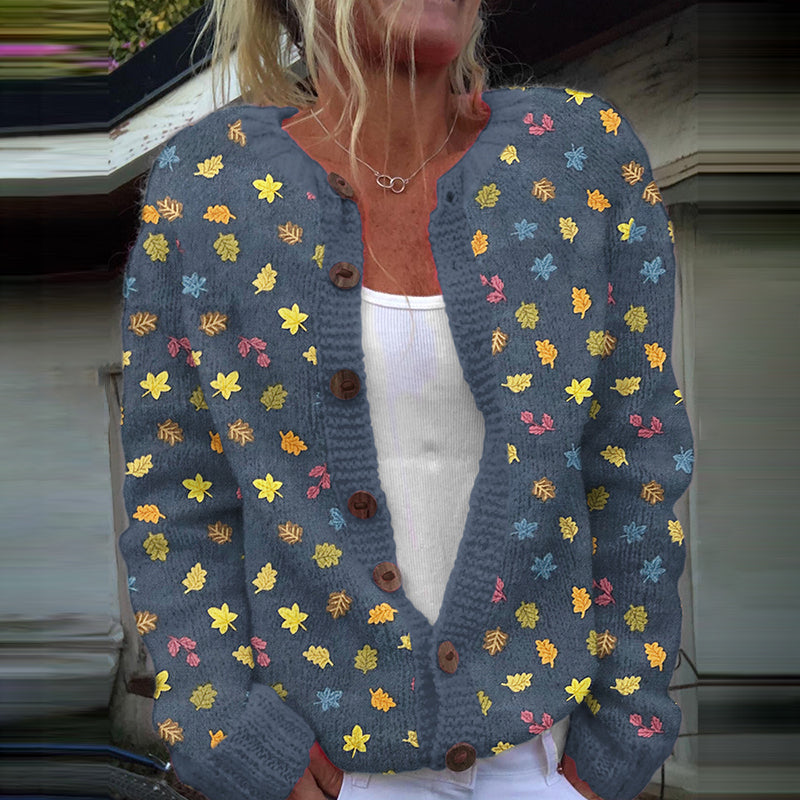 Klassisch gestaltete Strickjacke