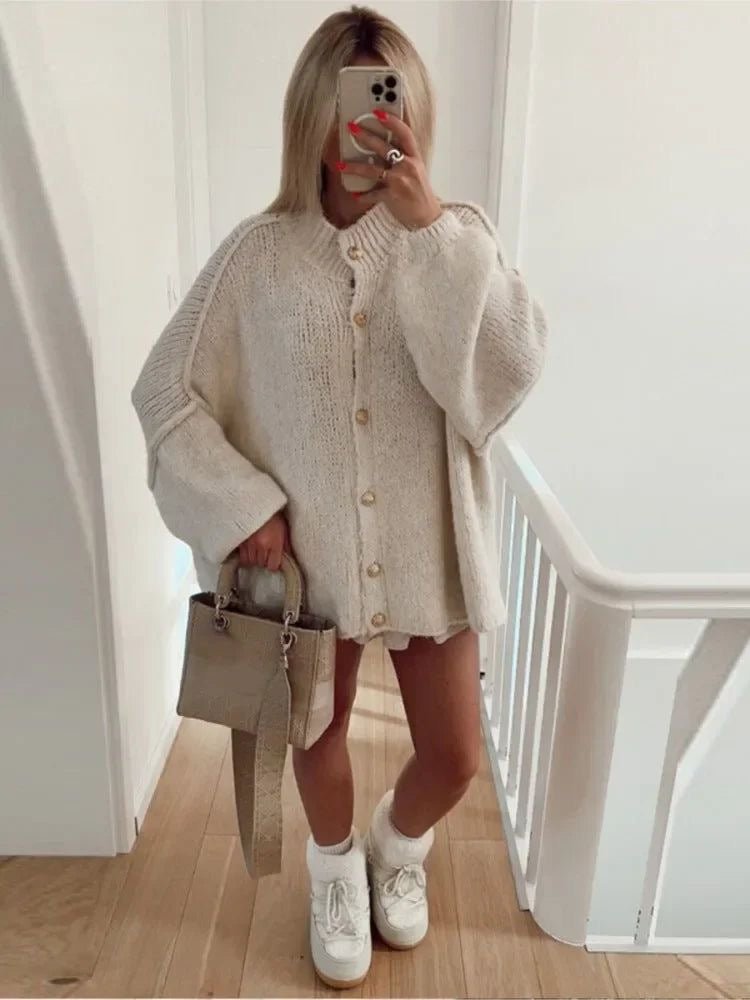 Wunderschön gefertigte Strickjacke