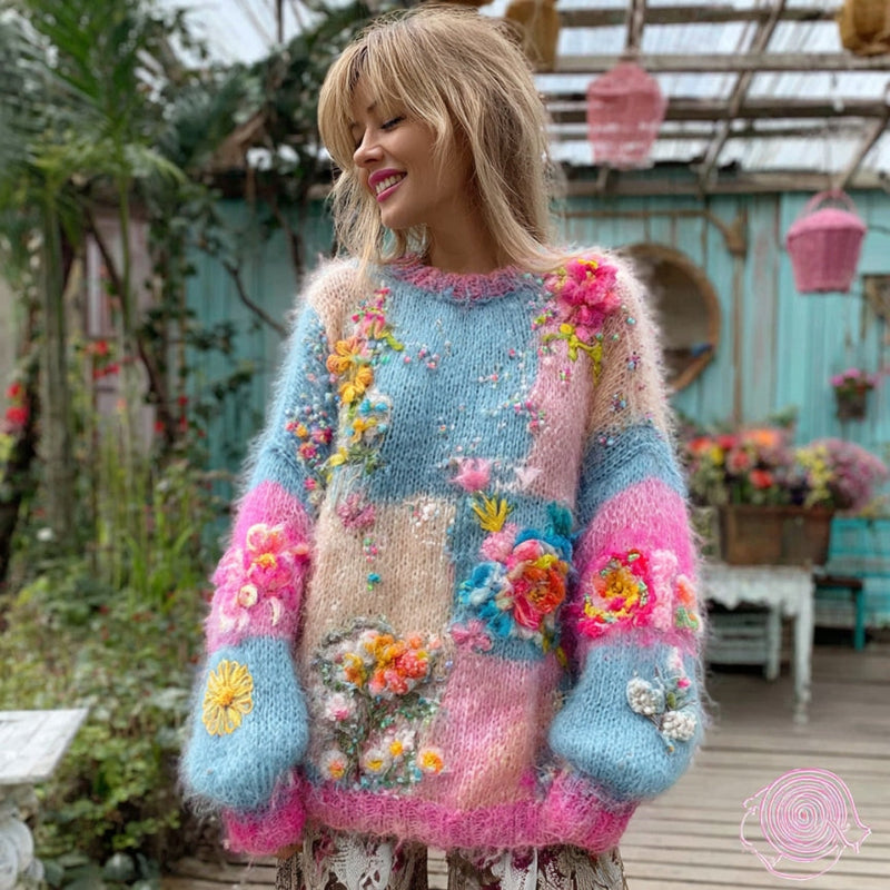 Baumwollpullover mit mehrfarbigen gestrickten Blumenbüscheln