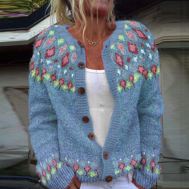Klassisch gestaltete Strickjacke