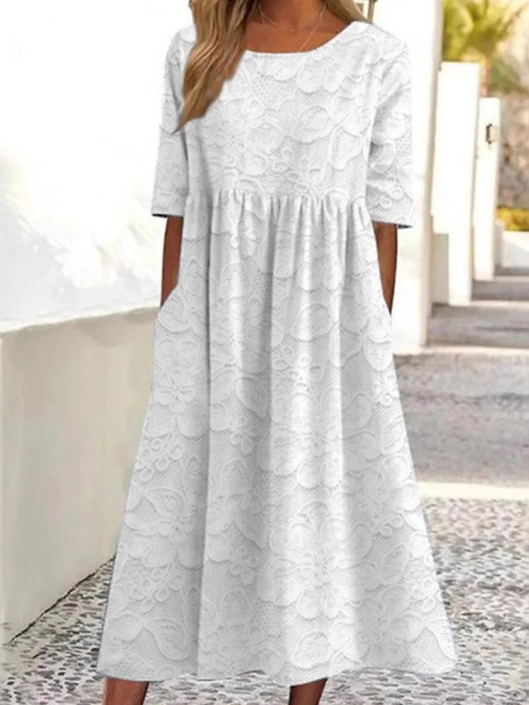 Klassisch gestaltete Kleid